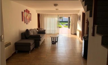 Casa desarrollada en dos plantas con amplio parque 4 dormitorios Colinas Peralta Ramos