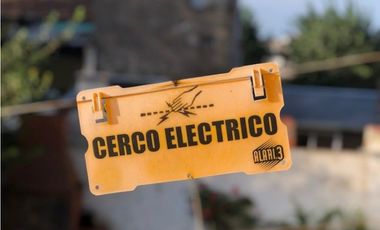 Casa desarrollada en dos plantas con amplio parque 4 dormitorios Colinas Peralta Ramos