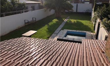 Casa desarrollada en dos plantas con amplio parque 4 dormitorios Colinas Peralta Ramos