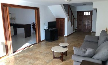 Casa desarrollada en dos plantas con amplio parque 4 dormitorios Colinas Peralta Ramos