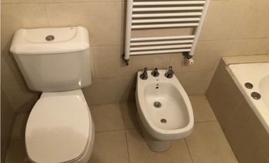 Casa desarrollada en dos plantas con amplio parque 4 dormitorios Colinas Peralta Ramos