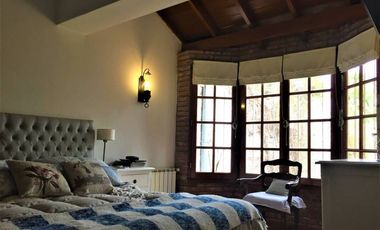 Casa  en Venta Haedo / Moron (A008 964)