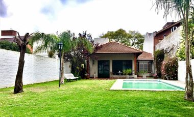 Casa  en Venta Haedo / Moron (A008 964)