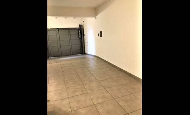 Casa  en Venta Haedo / Moron (A008 964)