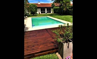 Casa  en Venta Haedo / Moron (A008 964)