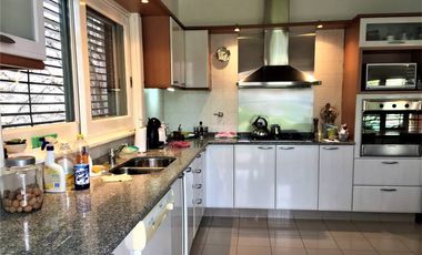 Casa  en Venta Haedo / Moron (A008 964)