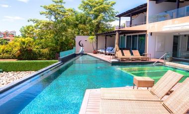 Lujosa residencia en venta con vista a la playa en Puerto Vallarta