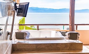 Lujosa residencia en venta con vista a la playa en Puerto Vallarta