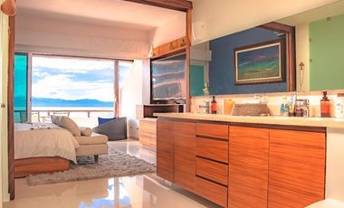 Lujosa residencia en venta con vista a la playa en Puerto Vallarta