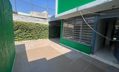 Casa en renta con jardín y un departamento independiente en Colonia Educación, Coyoacán.