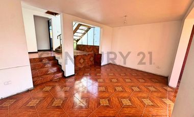 Se vende casa con potencial comercial en Peñuelas