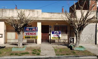 Casa en venta en Isidro Casanova