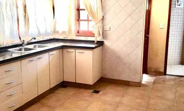 Venta de casa - chalet en Luis Guillon