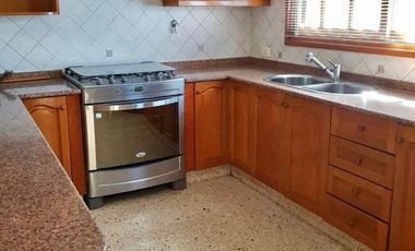 Venta de casa - chalet en Luis Guillon