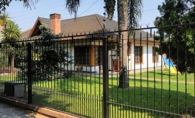 Venta de casa - chalet en Luis Guillon