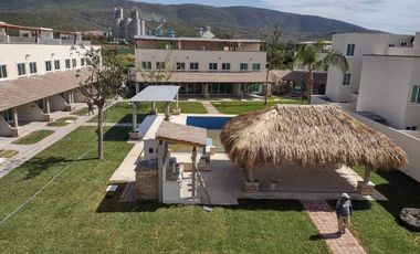 CASA CON ALBERCA AL SUR DE MORELOS