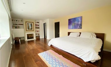 Apartamento penthouse dúplex con terrazas en arriendo Santa Bárbara