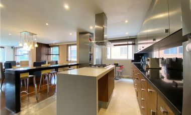 Apartamento penthouse dúplex con terrazas en arriendo Santa Bárbara