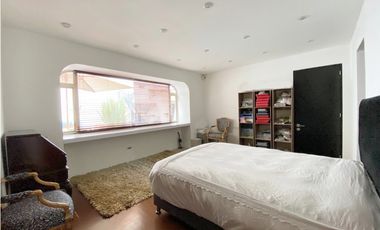 Apartamento penthouse dúplex con terrazas en arriendo Santa Bárbara