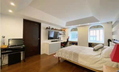 Apartamento penthouse dúplex con terrazas en arriendo Santa Bárbara