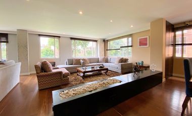 Apartamento penthouse dúplex con terrazas en arriendo Santa Bárbara