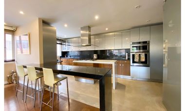 Apartamento penthouse dúplex con terrazas en arriendo Santa Bárbara