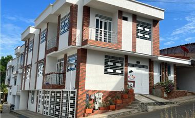 SE VENDE PROPIEDAD CONSTA DE 5 APARTAMENTOS