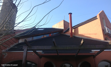 San Miguel de Ghiso Country Club, Chalet de tres dormitorios, dos baño.
En planta baja living comedor con vista al golf, toilete, cocina comedor, habi