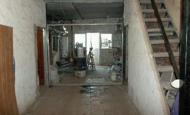 Amplia Casa y departamentos a Terminar - Esteban Echeverria, Monte Grande