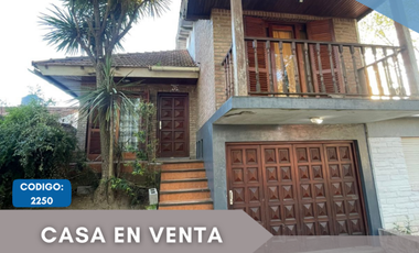 CASA EN VENTA, 5 AMBIENTES. SANTA TERESITA