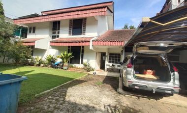 Rumah Luas kokoh terawat asri kembangan Jakarta barat