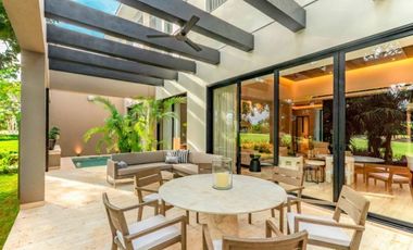 Residencia con alberca privada, en campo de golf con casa club, Yucatan Country