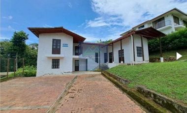 venta de casa campestre de 713 M2 en 380 mill en La Mesa Cund.