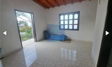 venta de casa campestre de 713 M2 en 380 mill en La Mesa Cund.
