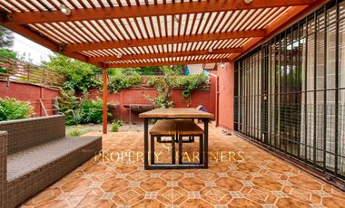 CÓMODA CASA EN BARRIO CERRADO. PEÑALOLÉN