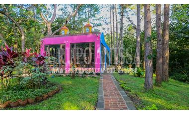 Se Vende Casa de Montaña con Arquitectura Única en Altos del Maria