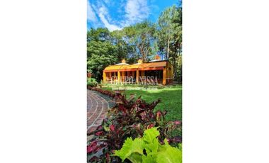 Se Vende Casa de Montaña con Arquitectura Única en Altos del Maria