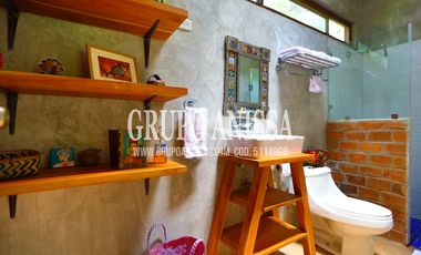 Se Vende Casa de Montaña con Arquitectura Única en Altos del Maria