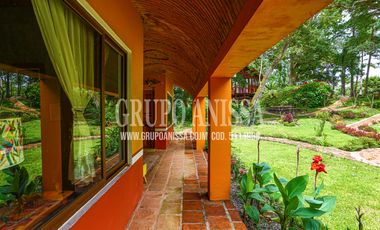 Se Vende Casa de Montaña con Arquitectura Única en Altos del Maria