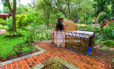 Se Vende Casa de Montaña con Arquitectura Única en Altos del Maria
