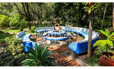 Se Vende Casa de Montaña con Arquitectura Única en Altos del Maria