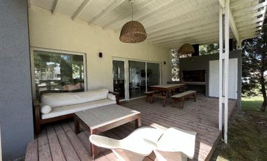 Casa en Alquiler- Golf 2 Lote 660 de Costa Esmeralda - Fondo al boulevard