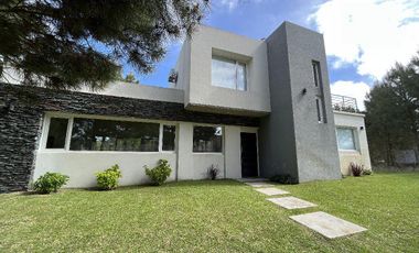 Casa en Alquiler- Golf 2 Lote 660 de Costa Esmeralda - Fondo al boulevard