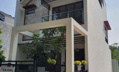 Rumah 2 Lantai Plus Rooftop Desain Modern dan Mewah di Depok