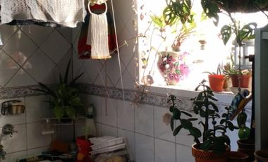 EXCELENTE DEPTO DE 3 AMB AMPLIO Y LUMINOSO A METROS DE CENTRO COMERCIAL.