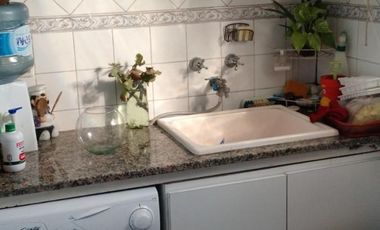 EXCELENTE DEPTO DE 3 AMB AMPLIO Y LUMINOSO A METROS DE CENTRO COMERCIAL.