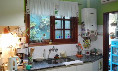 EXCELENTE DEPTO DE 3 AMB AMPLIO Y LUMINOSO A METROS DE CENTRO COMERCIAL.