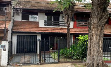 Casa de 6 ambientes con patio y pileta a la venta en Vicente Lopez