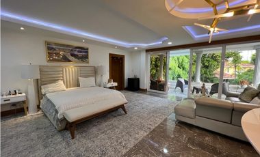 Venta de Casa con Piscina  en Altos del Golf