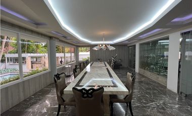 Venta de Casa con Piscina  en Altos del Golf